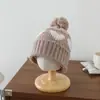 Gorro de invierno para niños, gorro de punto con pompón y diseño de corazón, protección para las orejas, engrosado, borde enrollado, gorro moderno a prueba de viento para niños y niñas
