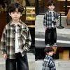 Conjunto de Ropa de Otoño para Niños: Conjunto de Tres Piezas de Chaqueta de Polar a Cuadros Grande 2026 Nuevo Estilo Ropa Fresca y Moderna para Niños Primavera y Otoño Niños