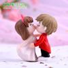 Chen Jun manualidades plástico PVC decoración decoración de boda pareja besándose llavero colgante DIY paisaje en miniatura