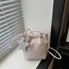 Bolsa Saco Estilo Coreano de Bolinhas Nicho Moda Feminina Tendência Casual Bolsa de Ombro Doce Pequena Leve Bolsa Transversal Feminina