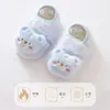 Sapatos e meias de chão para bebês, coleção outono/inverno 26, espessados, com estampas de desenhos animados, antiderrapantes para ambientes internos, para bebês aprendendo a andar, sapatos e meias infantis quentes