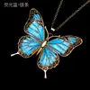 Collar Cruzado Europeo y Americano No de Lujo Ligero Patrón de Hoja de Bambú Pintado con Polvo de Perla Mariposa Cola de Golondrina Joyería de Insectos de Nicho de Plata Antigua
