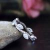 Anillo de hoja ondulada Cao Shi para mujer, con incrustaciones de hojas y circonitas, brillante, para compromiso o boda.