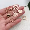 1 Pieza de Nuevo Colgante Pequeño de Oro Antiguo Estilo Transfronterizo, Accesorio de Collar Simple y Único, Componente de Joyería de Colgante de Aleación para DIY
