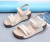 Sandálias Casuais Respiráveis de Moda Nova Primavera/Verão 2026 Estilo Britânico Sandálias Retrô para Mães Comércio Transfronteiriço