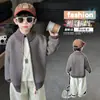 Casaco Cardigan de Tricô Infantil 2026 Outono/Inverno Novo Estilo Bebê Gola Alta Meia Listrado com Zíper Jaqueta de Tricô Suéter Tendência