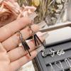 Pendientes de camelia estilo coreano personalizados creativos simples hip hop estrella masculina mismo estilo chapados en oro con incrustaciones de diamantes huecos nota musical