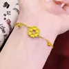 Pulseira de Cabacinha e Borboleta Banhada a Ouro com Gravação a Laser de Alta Retenção de Cor, Mesmo Estilo das Lojas de Ouro, Joias Deslumbrantes, Trevo de Quatro Folhas de Luxo Leve de Nicho Atacado