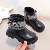 Botas Martin de Renda com Laço para Meninas 2026 Outono/Inverno Novas Botas Princesa Confortáveis com Solado Macio Botas Pequenas de Couro Retrô
