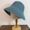 Sombrero de Sol Azul Denim para Mujer, Sombrero de Paja con Protección Solar de Verano, Sombrero de Pescador de Ala Ancha, Sombrero de Cubo Tejido, Hace que la Cara Parezca Más Pequeña, Versátil para Salidas y Vacaciones