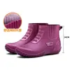 Novas galochas femininas, impermeáveis, estilosas, adequadas para uso ao ar livre, design de cano curto, forradas com fleece para aquecimento, antiderrapantes, leves e ideais para uso na cozinha
