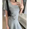 Foto Real # Vestido Camiseta Gola U para Mulheres, Novo Estilo Primavera 2026, Estilo Francês, Elegante, Acinturado, Emagrecedor, Vestido Curto Evasê.