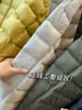 ¡Nuevo Estándar Nacional 90 de Plumón de Pato Blanco! ¡Sensación de acolchado con caparazón de tortuga tridimensional! Chamarra Ligera Cálida de Plumas para Mujer 25 Invierno G111602