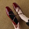 Versión de Piel de Vaca~Zapatos de Salón Cuadrados Estilo Francés para Mujer, Nuevo Modelo Primavera y Otoño, Zapatos de Piel Mary Jane con Tacón Grueso en Rojo y Negro con Una Correa