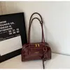 Bolsa de boliche de couro oleado vintage com textura de couro, bolsa versátil para underarm feminina estilo coreano 2026, bolsa de mão da moda para o dia a dia