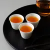 Gaiwan hecho a mano de pared delgada con esmalte beige, no quema, tamaño pequeño para uso doméstico, gaiwan para té kung fu, taza de té para sostener en la mano