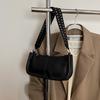 Bolsa de Ombro Feminina com Rebites da Moda 2025 Nova Bolsa Quadrada Pequena Simples Textura Bolsa Transversal da Moda