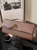 Bolsas Atacadistas Transfronteiriças para Mulheres 2025 Nova Bolsa de Ombro Tecida de Couro Macio Bolsa de Festa Bolsa Baguete Medieval Bolsa Transversal Portátil