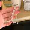 Pulseira de pérolas retrátil com contas vintage francesa, elegante e simples, design de nicho, luxo leve com um toque de alta qualidade