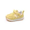 Zapatillas casuales para niños 2025 verano nuevo malla simple transpirables para niños suela suave antideslizantes para niñas Zapatos de entrenamiento alemanes Zapatos Agassi