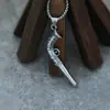 Nueva joyería de acero de titanio Hip Hop europeo y americano creativa pistola de titanio acero colgante para hombre moda cadena personalizada para suéter venta al por mayor