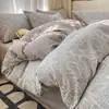 Juego de cuatro piezas de gasa de tres capas engrosada de algodón puro, modelo engrosado de lujo ligero 100% algodón, transpirable y agradable para la piel, juego de ropa de cama simple para otoño e invierno