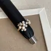 Anel aberto vintage estilo francês com pérola redonda e zircônia cúbica, uma joia de nicho e sofisticada para o dedo indicador, com um design cool e elegante, perfeito para mulheres