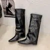 Botas de Cavaleiro com Fivela Femininas 2026 Outono/Inverno Novas Versáteis Bico Quadrado Salto Baixo Toque de Luxo Panturrilha Larga Botas Longas Femininas