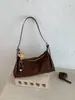 Retro estilo coreano, bolsa de mano de gamuza de nicho para mujer, nueva colección 2026, adecuada para el uso diario y para ir al trabajo, se puede llevar en la mano o usar como bolso de hombro o bolso cruzado