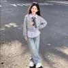 Conjunto moderno de primavera e outono para meninas estilo coreano, moletom doce de manga comprida estilo universitário e conjunto de jeans casual da moda