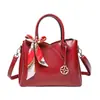 Bolsa Tote Vermelha Texturizada de Luxo para Mulheres, Nova Bolsa Versátil para Casamento de Noiva, Nova Bolsa de Mão Estilo Chinês, Bolsa de Mãe, Tendência