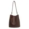 Bolso Cubo Retro Transfronterizo de Gran Capacidad para Mujer Otoño Temprano 2024 Bolso de Hombro Cruzado de Estilo Occidental Simple de Alta Gama