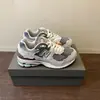 Zapatos Putian Originales Puros NB2002RA Gris Yuanzu Gamuza Retro Transpirables Zapatos para Correr Zapatos de Papá Cómodos