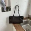 Bolso de axila estilo francés para mujer, verano 2026, vintage, urbano, para commuting, gran capacidad, bandolera tipo baguette, nuevo modelo de lujo ligero
