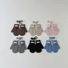 Guantes Coreanos para Niños Qiunan, Nuevo Estilo Otoño e Invierno, Color Sólido, Sencillos, Cálidos, de Dedo Completo, con Cuerda para Colgar en el Cuello para Bebés