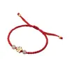 Pulsera de Hilo Rojo con Pequeñas Flores de Flor de Durazno para Mujer, Lujo Ligero Nicho Diseño Exquisito, Adecuada para Amigas, Nuevo Modelo para 2026