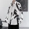 Nova coleção de outono: camisa de manga comprida estampada com efeito respingado para homens, estilo Hong Kong, 2026, design único, estilosa e cool, peça de outer wear com caimento solto