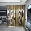Tela de aço inoxidável estilo chinês Grade oca em relevo esculpida em alumínio estilo europeu Divisória de pintura de paisagem para sala de estar Tela de rochas personalização