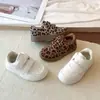 Zapatos Casuales de Moda para Niñas 2026 Primavera y Otoño Nuevos Zapatillas para Niños Suela Suave Transpirables Retro Estampado de Leopardo Versátiles