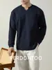 Nueva Camiseta de Manga Larga para Hombre, Estilo Minimalista Aristocrático, Amigable con la Piel, Algodón de Doble Cara, Versátil, Cuello Henley en Forma de V, Color Sólido, Otoño e Invierno