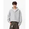 Nova Moda Masculina Outono/Inverno 2026: Moletom Único com Decote V, Gola Henley Embutida e Design Urbano Dois em Um