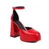 Zapatos Británicos Nuevo Cuero Patentado Grueso Sandalias de Tacón Alto 2023 Mesa de Agua 40 Zapatos Sandalias Huecas Comercio Exterior Hebilla de Cabeza Plana 48