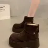Botas de neve femininas com sola grossa, novo estilo outono/inverno 2026, forradas com fleece e espessadas para aquecimento, botas curtas versáteis, com aumento de altura, adequadas para mulheres baixinhas, sapatos de algodão