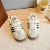 Zapatos deportivos rojos transpirables para niños 2026 modelo nuevo primavera y otoño para niños y niñas, zapatos casuales para bebés y niños pequeños, modernos