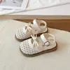 Niña Pequeña 2026 Dulce Cabeza Versátil Suela Suave Sandalias Infantiles Moño Cubierto Princesa Primavera Verano Zapatos Nuevos