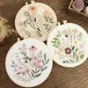 Kit de Materiais DIY Bordado à Mão Pendente de Parede com Flores Silvestres Retrô Bordado Lu Estilo Europeu Bordado de Plantas Conjunto para Iniciantes