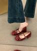 Zapatos Rojos Mary Jane de Tacón Medio-alto Francés Zapatos de Una Capa Zapatos de Mujer 2025 Nuevo Primavera Vestido Lazo Zapatos para Final de la Tarde