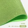 Materiales: Papel de espuma con lentejuelas, papel esponja, EVA con polvo de oro, papel con brillantina para kínder, hojas grandes de papel reflectante brillantes, manualidades para hacer tú mismo
