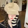Boina de camurça com orelhas de gato para mulheres, outono e inverno, estilo japonês, doce e versátil, boné bico de pato que faz o rosto parecer menor, boné de artista