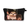 Nueva Bolsa de Maquillaje Monchichi de un Solo Lado para Niñas, Bolso de Mano Portátil de Gran Capacidad, Linda Bolsa de Almacenamiento de Escritorio al por Mayor